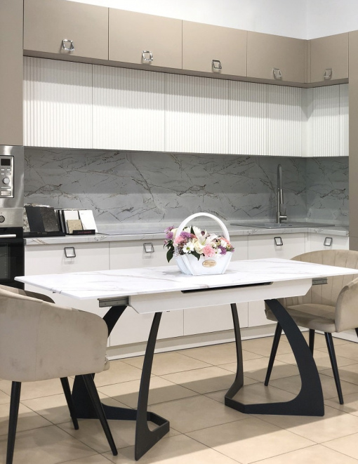 Обеденные столы